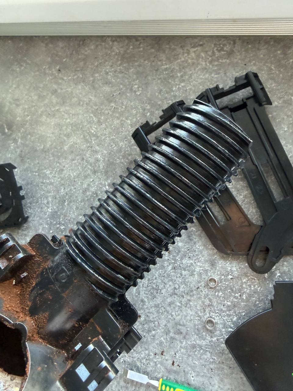 Излишки смазки в заварочном узле (ЗУ)